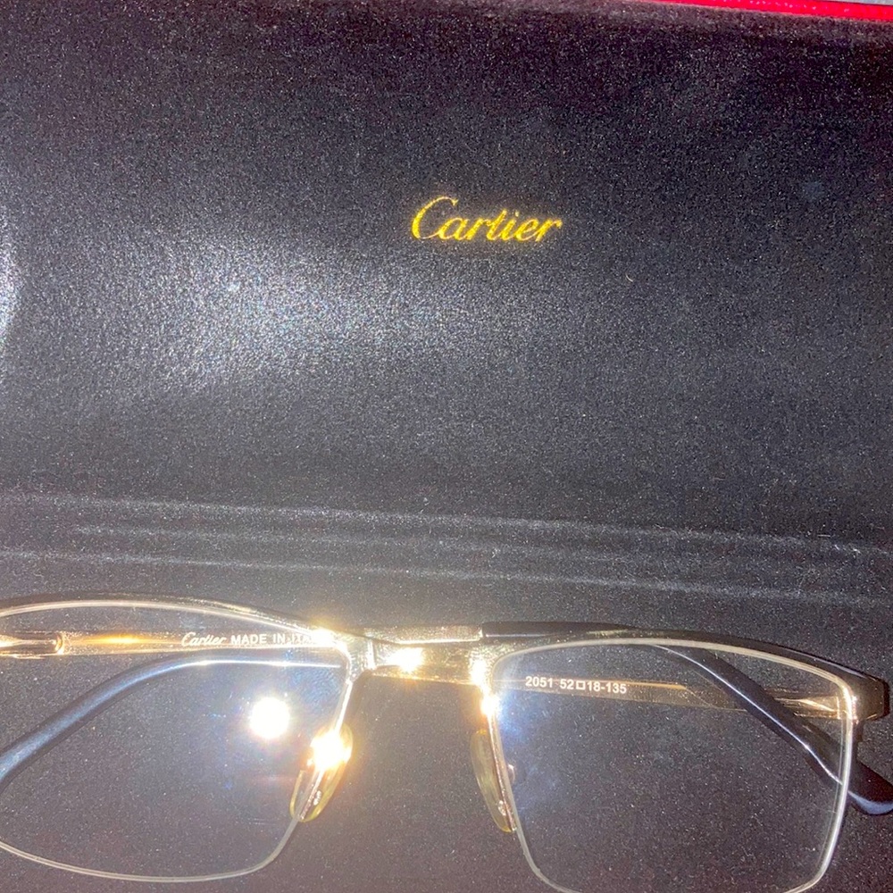 Men’s Cartier glasses can be worn as unisex too